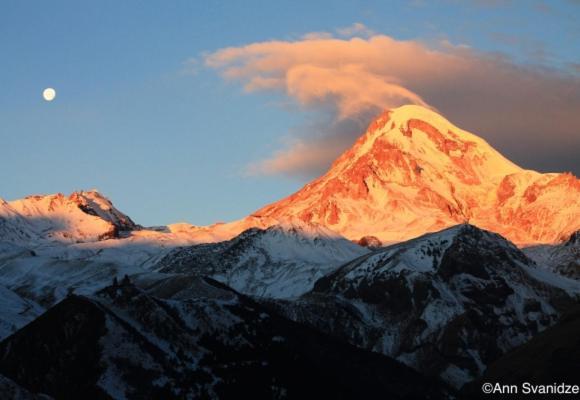 Appartamento Kazbegi Compass Esterno foto